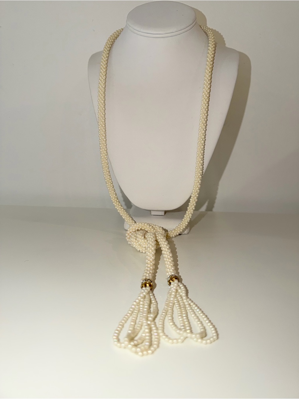 Elegant Vtg Cream Faux Beaded Lariat Necklace with Tassel Ends